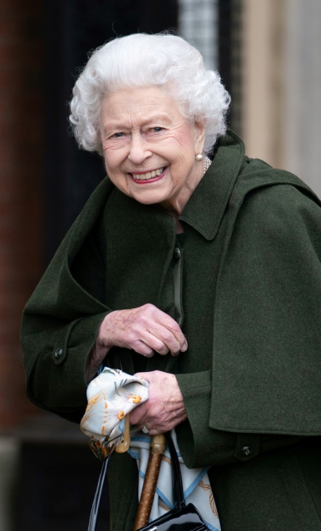 أمضت الملكة إليزابيث الثانية ، 95 عامًا ، ذكرى انضمامها ووفاة والدها ، جورج السادس ، في منزلها في ساندرينجهام بشرق إنجلترا (أ ف ب)