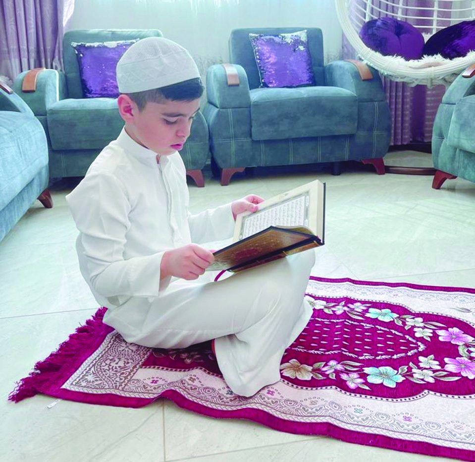 الطالب محمد يحيى رغيد البالغ من العمر عشرة أعوام (البيان)
