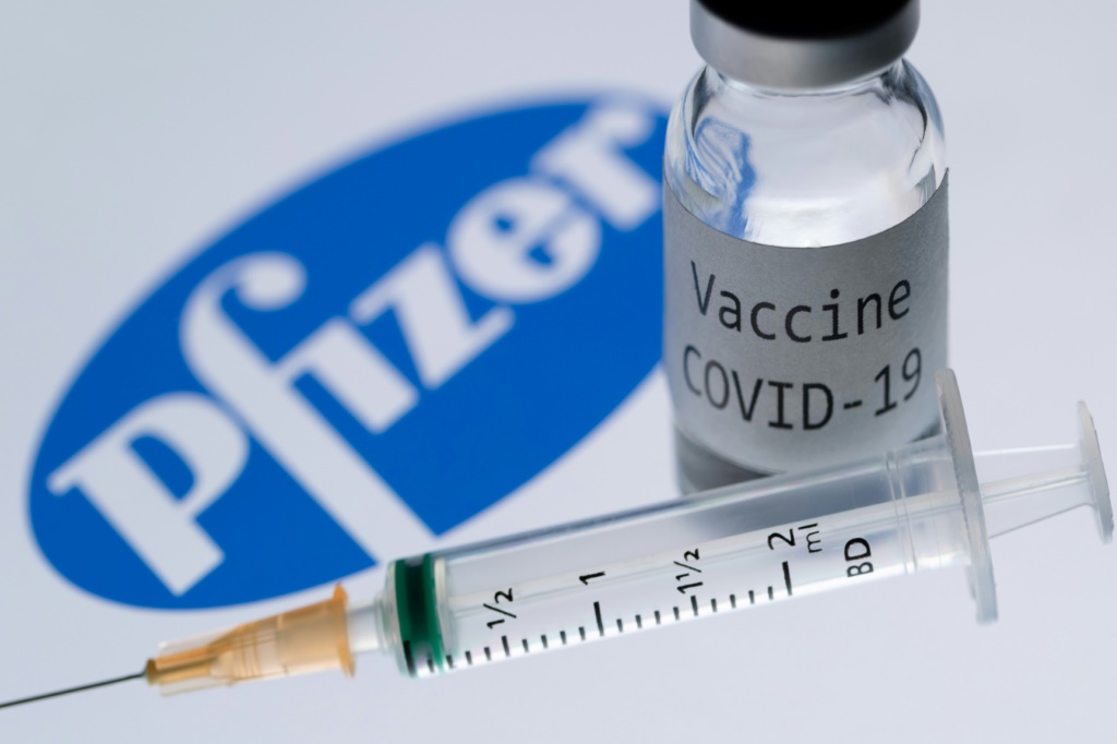 أبلغت شركة Pfizer عن زيادة أرباحها السنوية لعام 2021 بأكثر من الضعف لتصل إلى 22 مليار دولار بفضل المبيعات القوية للقاحات Covid-19 (أ ف ب)