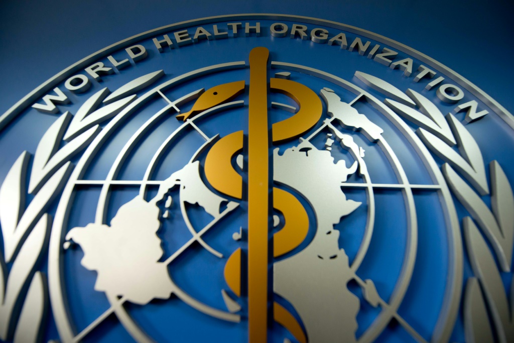 شعار منظمة الصحة العالمية في مكتبها في بكين بتاريه 19 نيسان/أبريل 2013(ا ف ب)