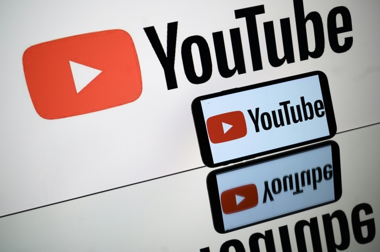 يستثمر موقع YouTube في مقاطع الفيديو القصيرة والمباشرة جنبًا إلى جنب مع الأدوات لمساعدة منشئي المحتوى على جني الأموال وإنتاج محتوى جديد (أ ف ب)