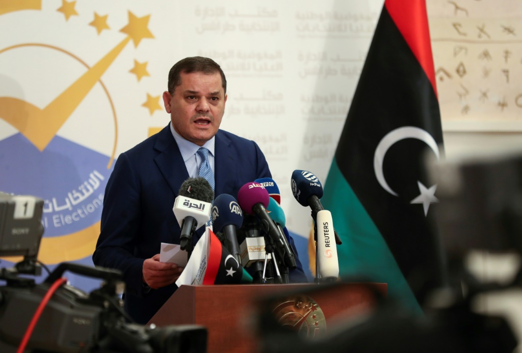 تعهد عبد الحميد دبيبة ، في الصورة في 21 نوفمبر 2021 ، بتسليم السلطة فقط إلى حكومة منتخبة (أ ف ب)