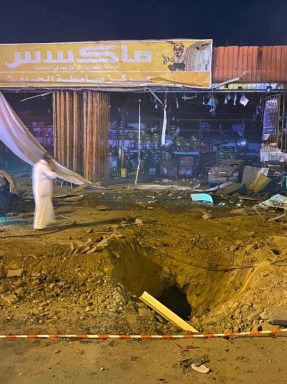 صورة وزعتها وكالة الأنباء السعودية السبت 25 ديسمبر 2021 لأضرار في محل تجاري في جازان اثر قصف للحوثيين (ا ف ب)