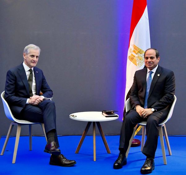 الرئيس المصري، عبد الفتاح السيسي ورئيس وزراء النرويجي يوناس جاهر ستوره (موقع الرئاسة المصرية)