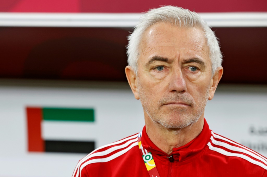أقال الاتحاد الإماراتي لكرة القدم مدربه الهولندي بيرت فان مارفيك للمرة الثانية (ا ف ب)