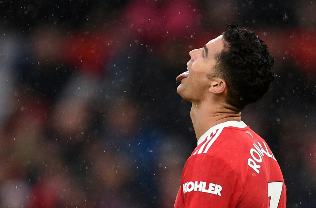 النجم البرتغالي كريستيانو رونالدو خلال مباراة فريقه مانشستر يونايتد مع ضيفه ساوثمبتون في الدوري الانكليزي لكرة القدم في 12 فبراير 2022 (ا ف ب)
