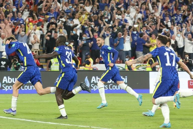 لاعبو تشلسي الانكليزي يحتفلون بعد هدف الفوز على بالميراس البرازيلي في نهائي كأس العالم للاندية. ابوظبي في 12 شباط/فبراير 2022 (ا ف ب)