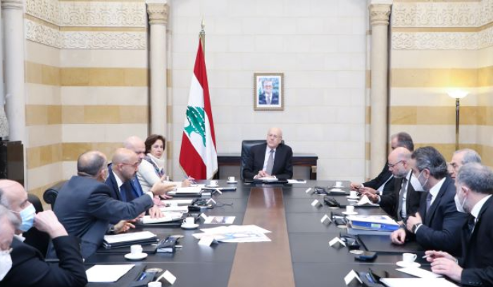 صورة من اجتماع ميقاتي بأعضاء الحكومة لمناقشة الموازنة(وال)