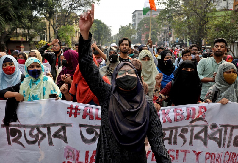 مظاهرة تضامنا مع المحجبات المسلمات ضد منع الحجاب في الهند (التواصل الاجتماعي)