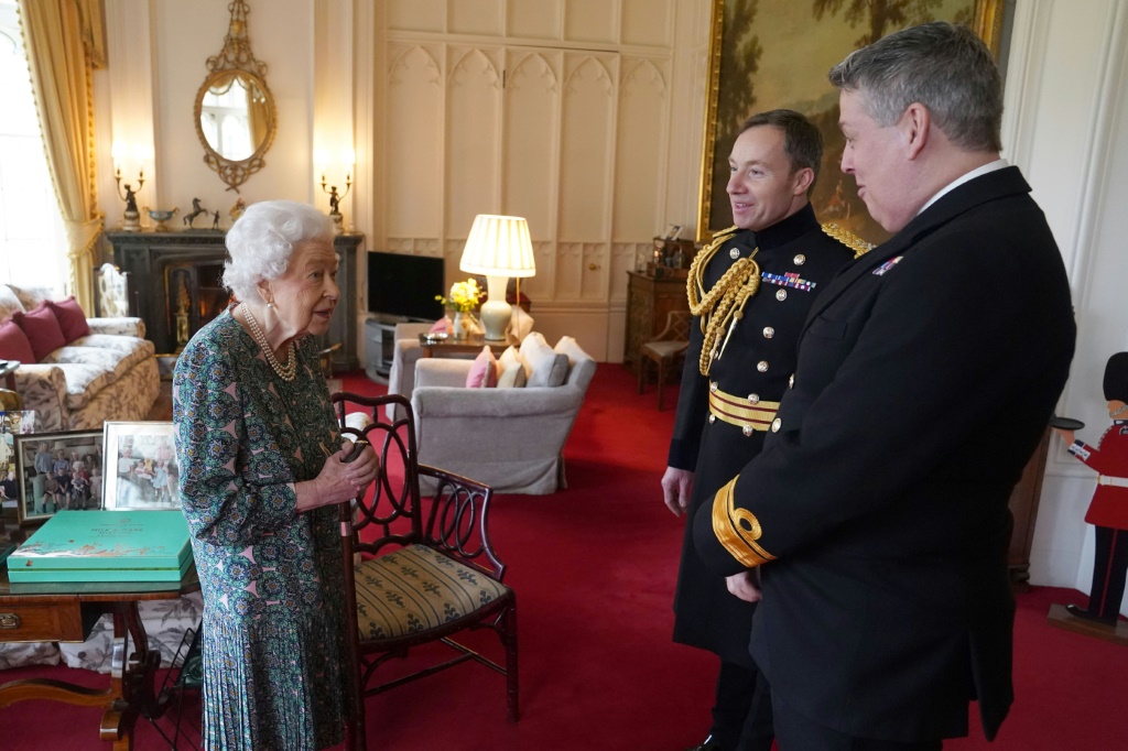 الملكة اليزابيث في قصر ويندسور في 16 شباط/فبراير 2022(ا ف ب)