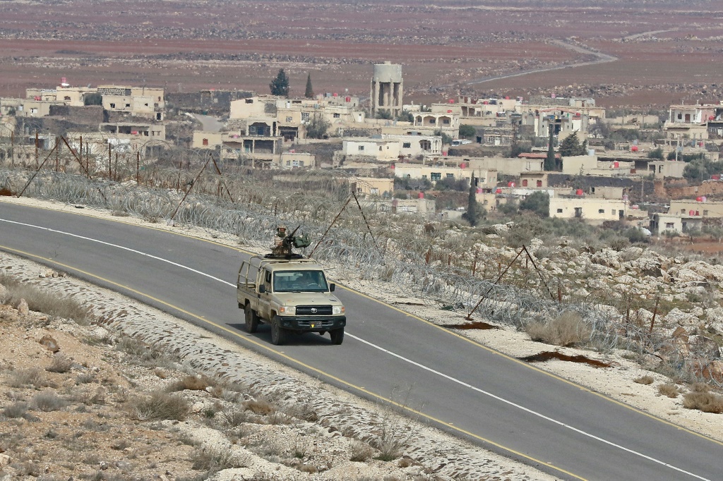 الحدود الأردنية مع سوريا خلال جولة نظمها الجيش الأردني لوسائل إعلامية في 17 شباط/فبراير 2022 تناولت إحباط عمليات تهريب المخدرات (أ ف ب)