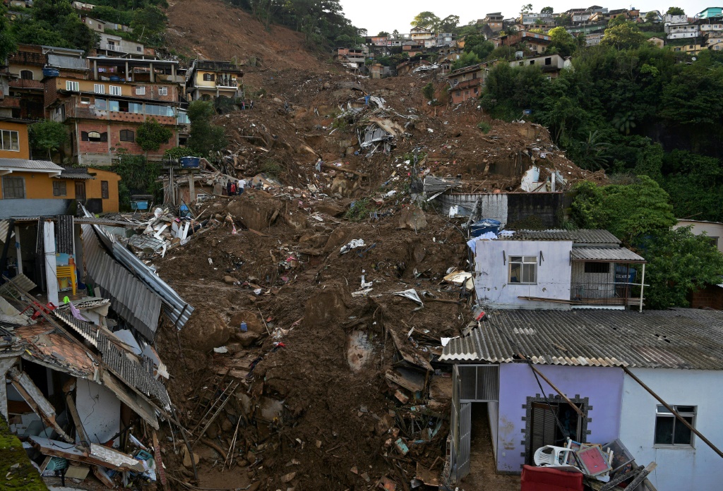 مشهد لانهيار طيني في بيتروبوليس في البرازيل بتاريخ 17 شباط/فبراير 2022(ا ف ب)