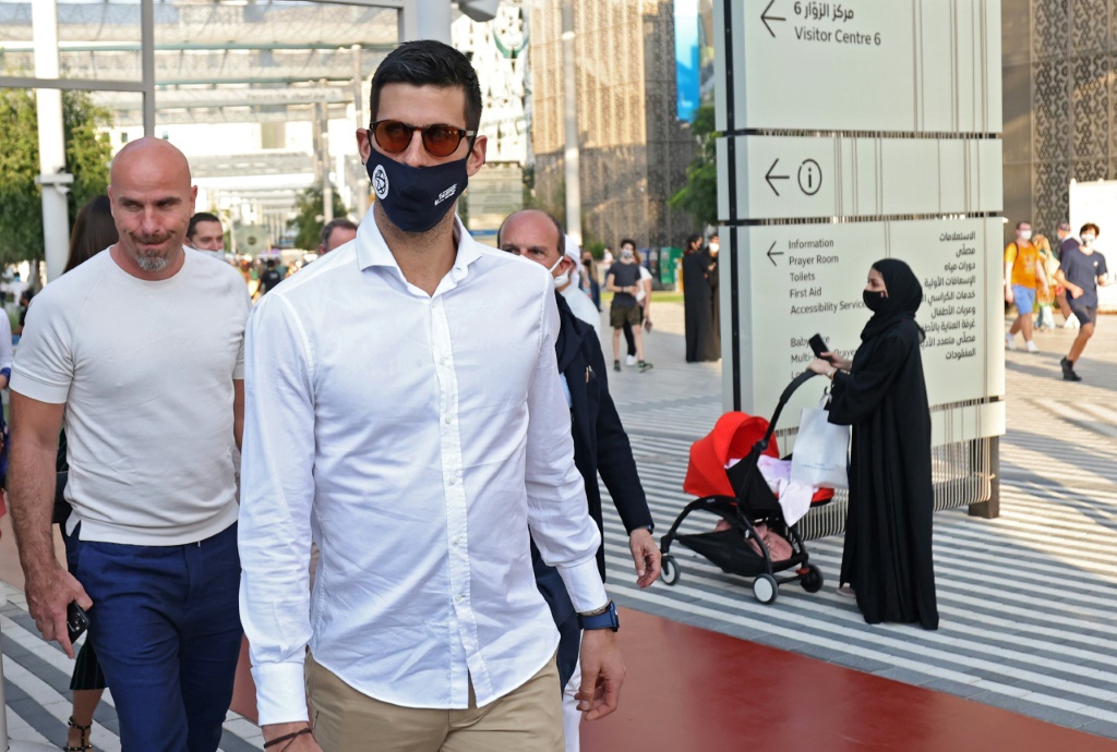 الصربي نوفاك ديوكوفيتش خلال زيارته لمعرض اكسبو دبي 2022. 17 شباط/فبراير 2022 (ا ف ب)
