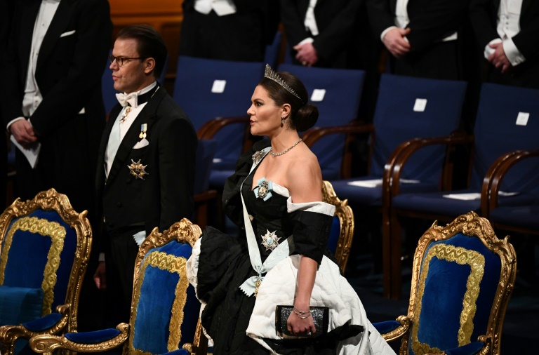  ولية العهد السويدية الأميرة فيكتوريا وزوجها الأمير دانيال خلال حفل توزيع جوائز نوبل في ستوكهولم في 10 كانون الأول/ديسمبر 2019(ا ف ب)