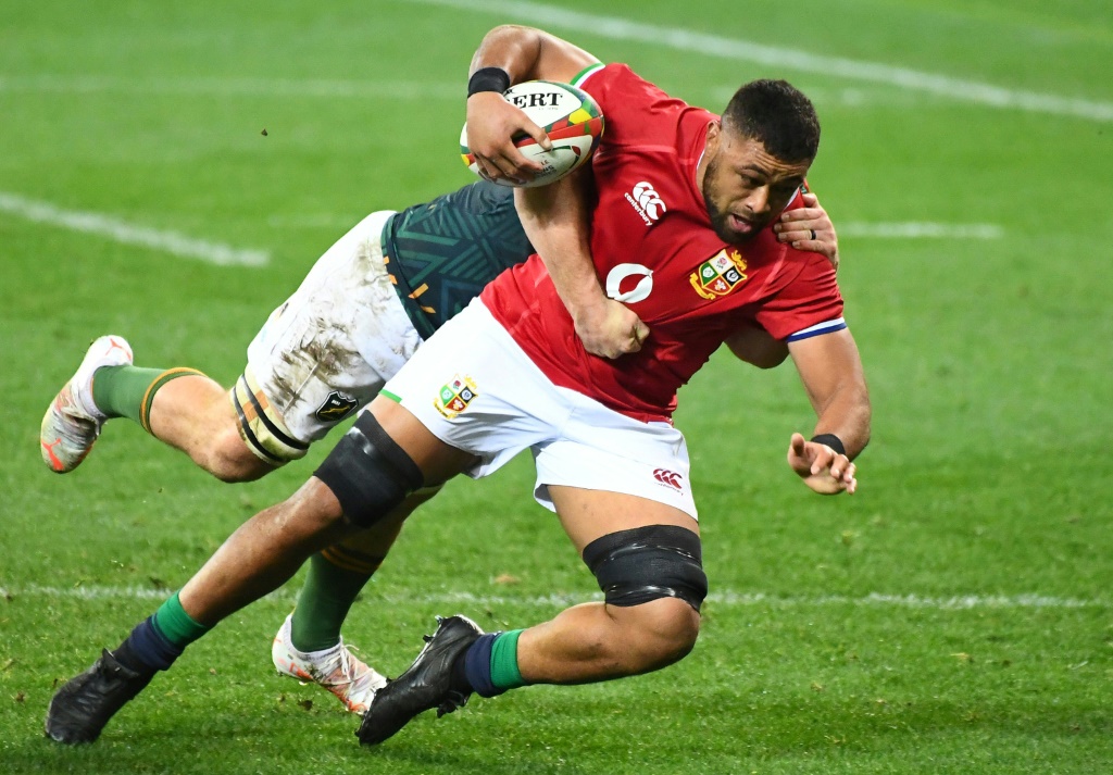 Taulupe Faletau (right) has returned to the Wales squad(AFP)