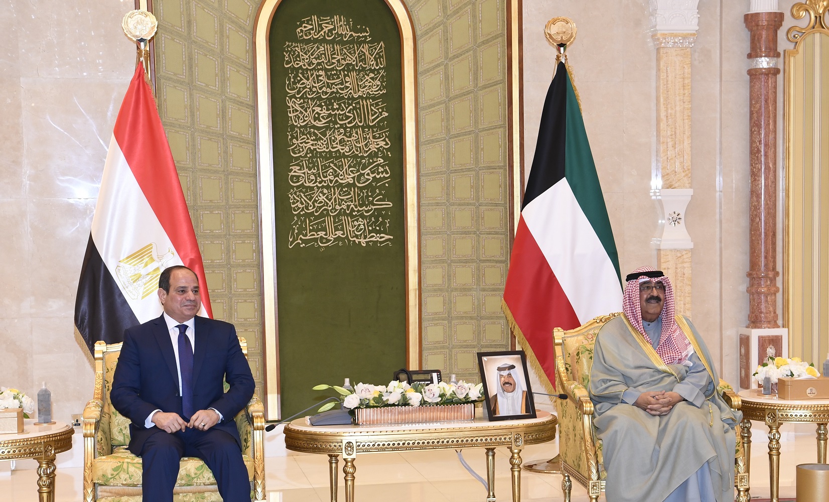 ولي العهد الكويتي  الأمير مشعل  مع الرئيس المصري عبد الفتاح السيسي (كونا)