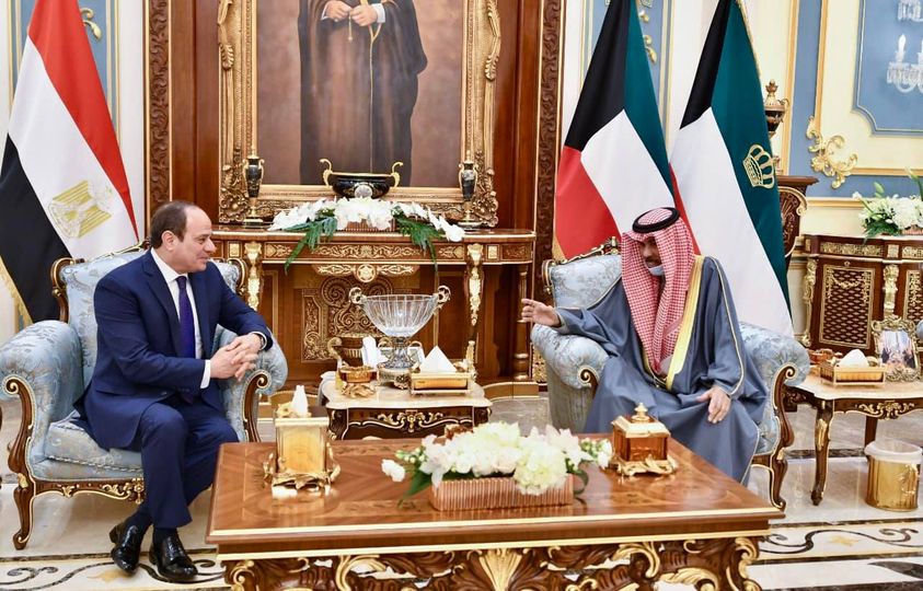 الرئيس المصري عبدالفتاح السيسي يلتقي في الكويت اليوم أمير البلاد الشيخ نواف الأحمد الجابر الصباح. (الرئاسة المصرية)