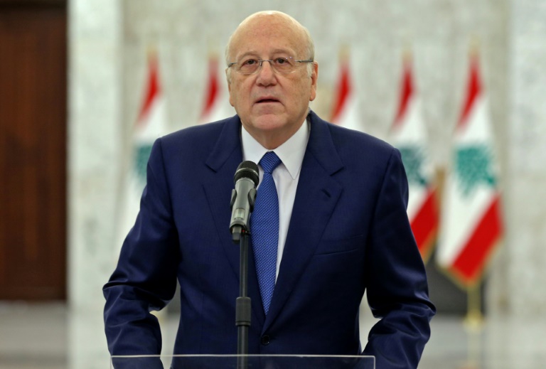 رئيس الوزراء اللبناني نجيب ميقاتي بعد الإعلان عن حكومته في القصر الجمهوري في بعبدا قرب بيروت في العاشر من أيلول/سبتمبر 2021 (ا ف ب)