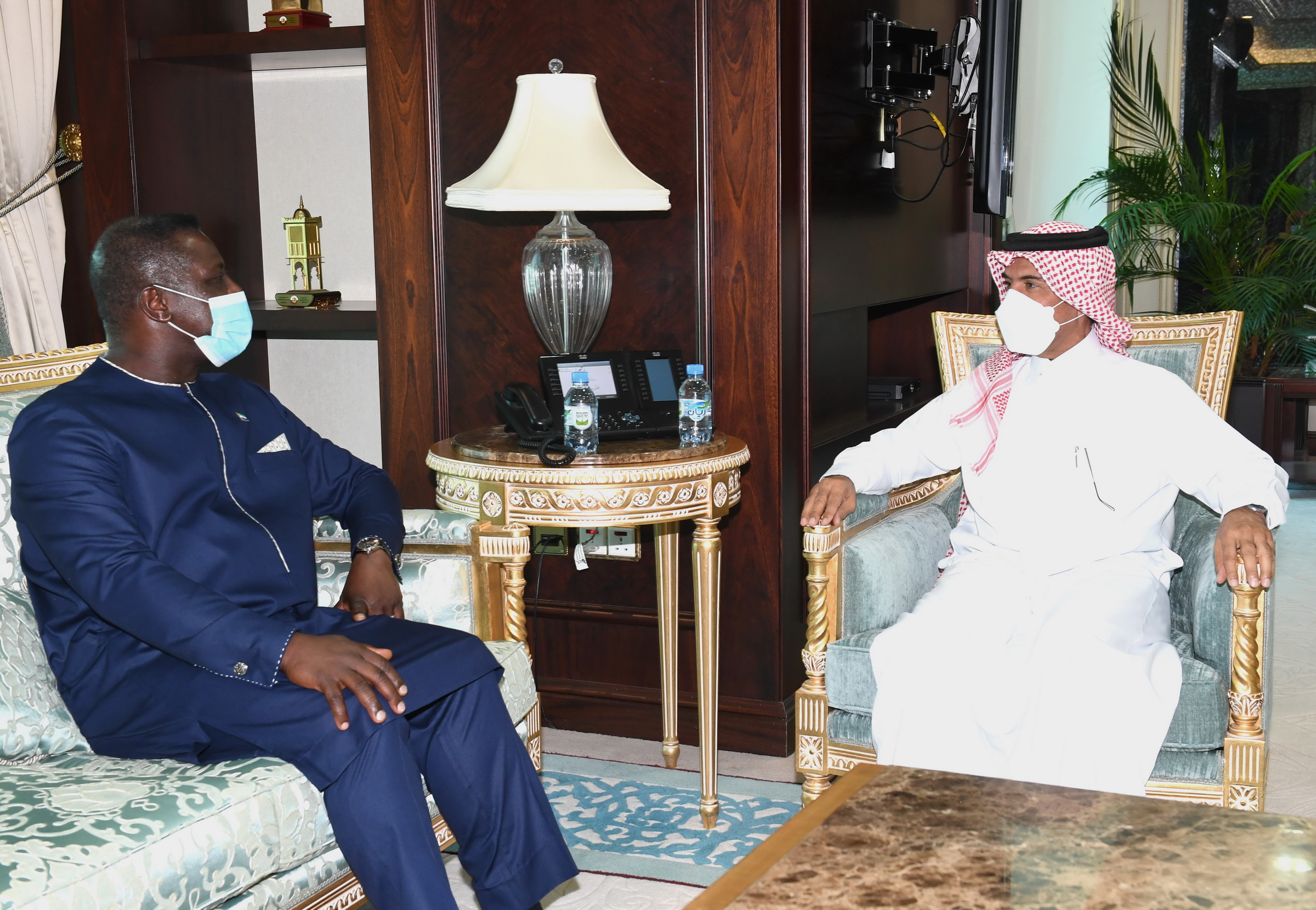 الأمين العام لوزارة الخارجية القطري  الدكتور أحمد بن حسن الحمادي   مع الدكتور ديفيد جون فرانسيس وزير الخارجية(قنا)