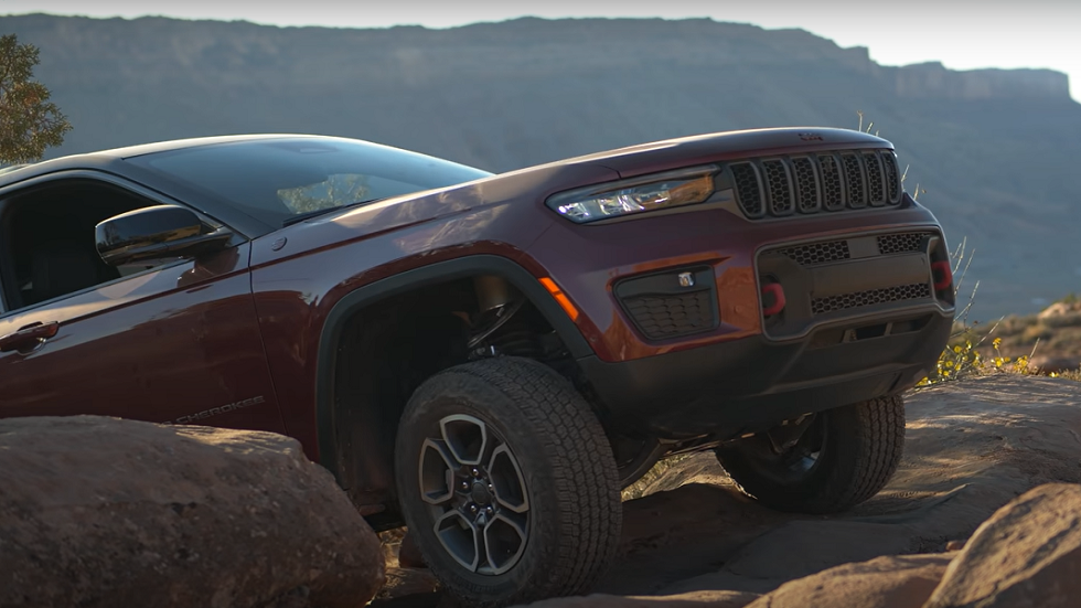  سيارة Grand Cherokee (موقع الشركة)