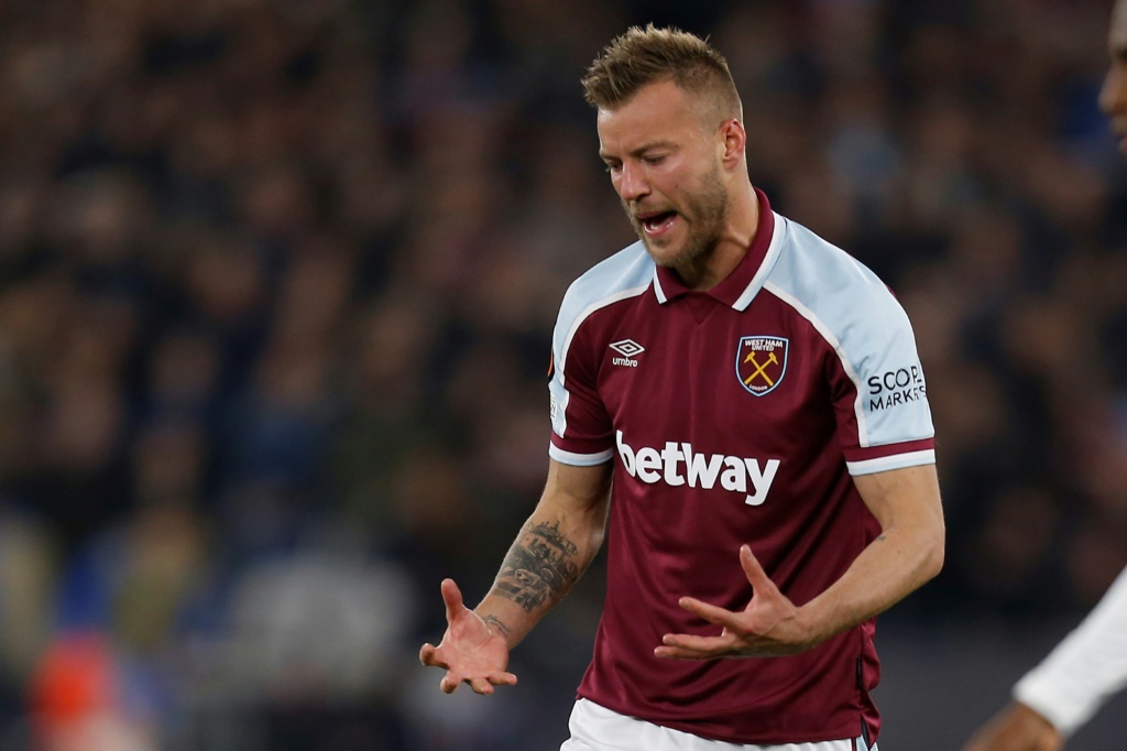 ولد أندري يارمولينكو لاعب وست هام في روسيا من والدين أوكرانيين انتقلا الى بلده الام عندما كان طفلا(ا ف ب)