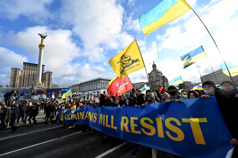   صورة مؤرخة في 12 شباط/فبراير 2022 من مسيرة في كييف ضد الغزو الروسي (ا ف ب)