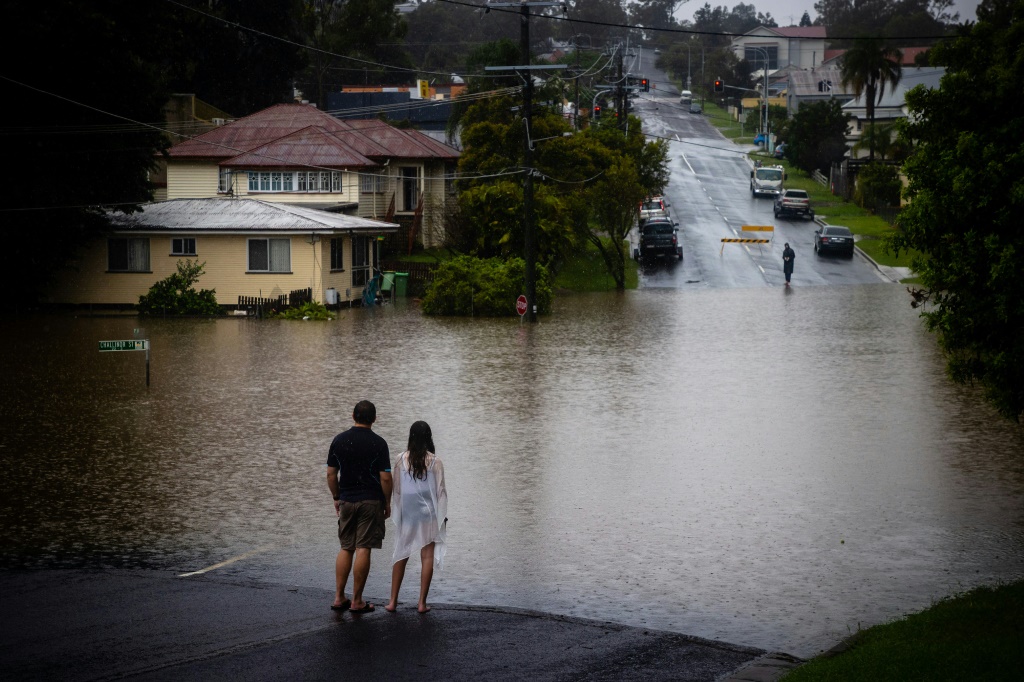 مياه نهر بريمر تغمر أحد الشوارع في ويست إيبسويتش بولاية كوينزلاند، في 26 شباط/فبراير 2022(ا ف ب)