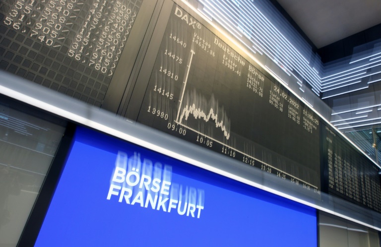لوحة مؤشرات بورصة فرانكفورت في 24 شباط/فبراير 2022 (اف ب)