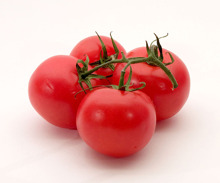 السبب في منع هؤلاء من تناول الطماطم إلى أنها تحتوي على كمية كبيرة من الأحماض العضوية (ويكيميديا)