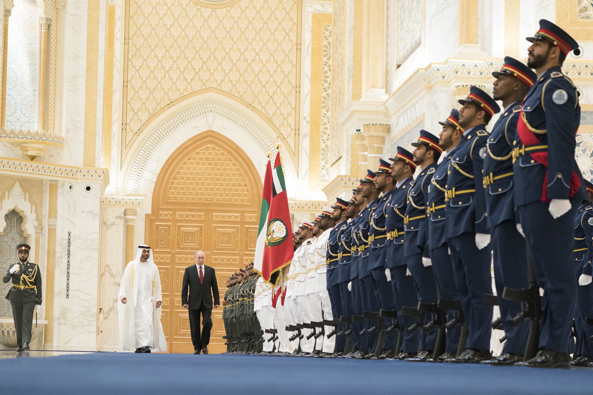 الاتصال الذي أجراه الرئيس الروسي فلاديمير بوتين مع ولي عهد أبوظبي الشيخ محمد بن زايد آل نهيان يدل على متانة العلاقات (وام) 