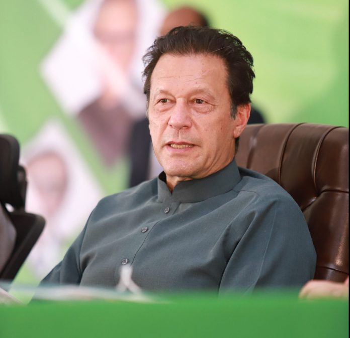  رئيس الوزراء الباكستاني عمران خان (أ ب ب )