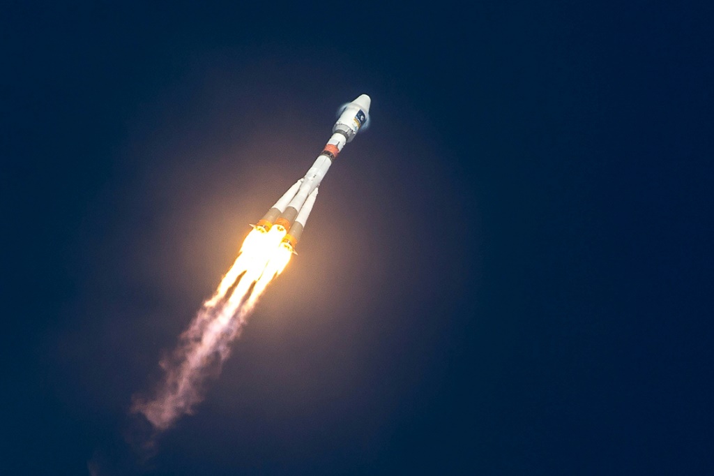 قالت وكالة الفضاء الروسية روسكوزموس إنها ستعمل على "تعديل" برنامجها بشكل كبير لإعطاء الأولوية لصنع أقمار صناعية عسكرية (أ ف ب)