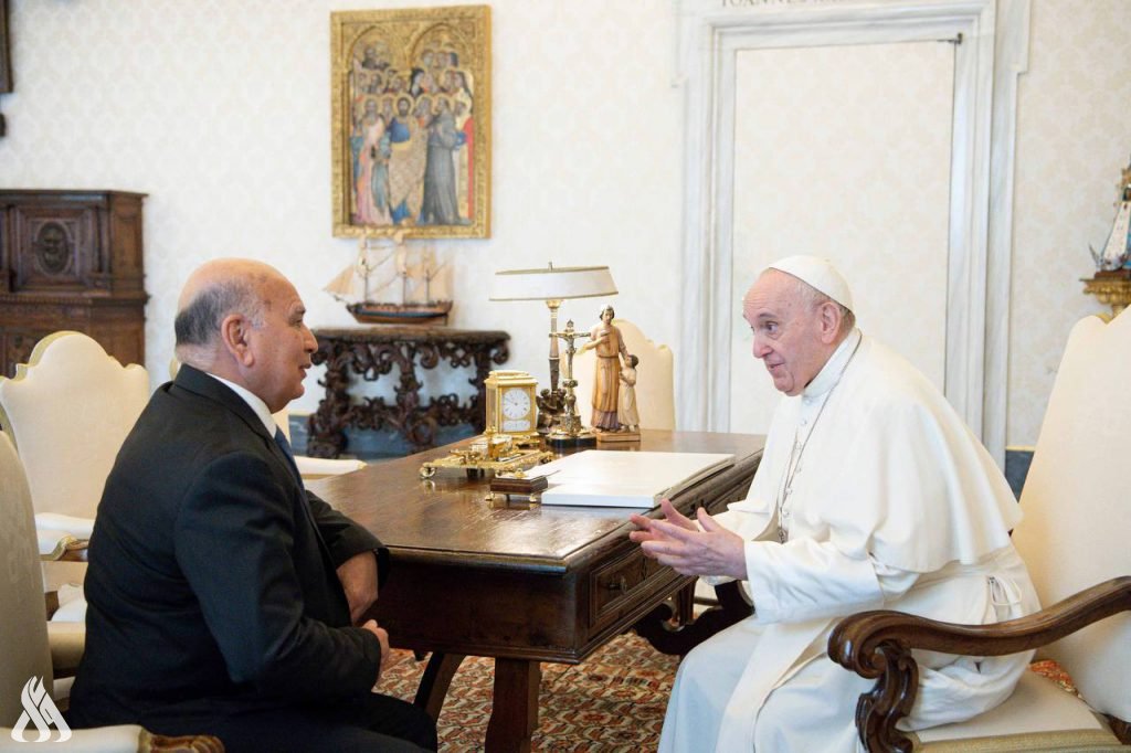  وزير الخارجية العراقي  فؤاد حسين، مع  قداسة البابا فرنسيس(واع)