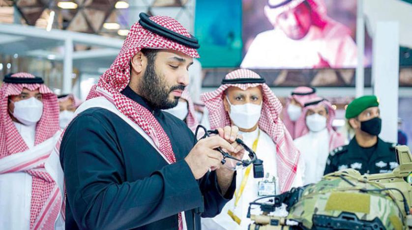 ولي العهد السعودي خلال تدشين معرض الدفاع الدولي في نسخته الأولى بالسعودية (واس)