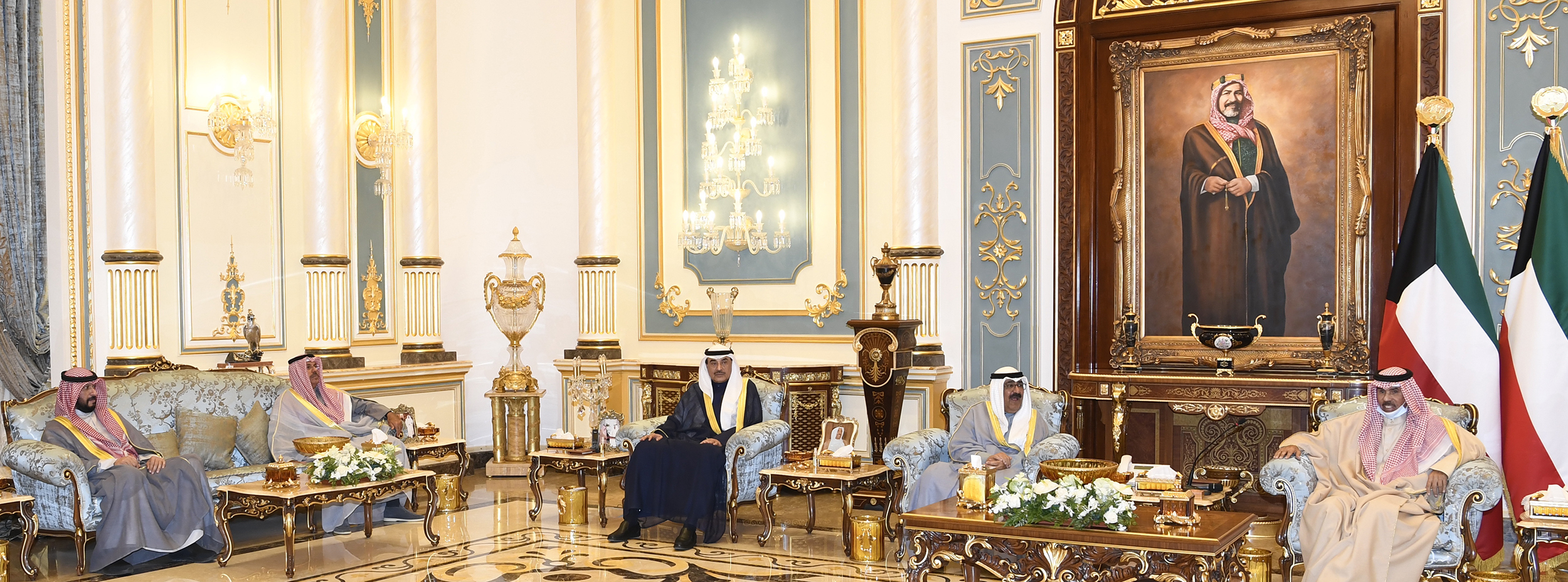 وزيري الداخلية والدفاع الكويتي  يؤديا اليمين الدستورية أمام  أمير الكويت (كونا)