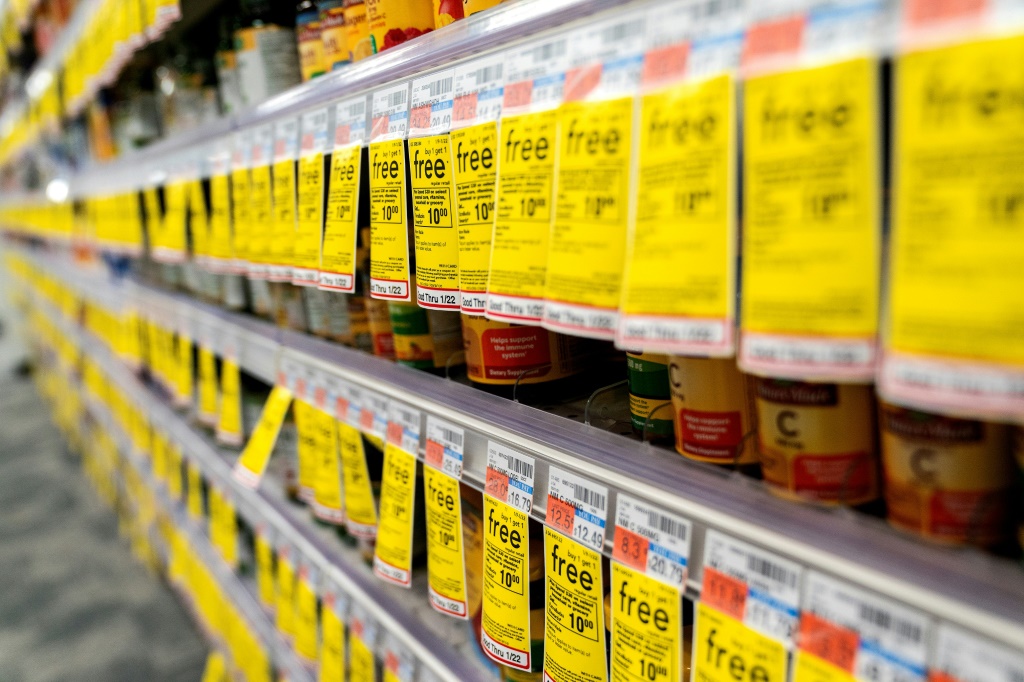 رفوف في متجر في واشنطن في 12 كانون الثاني/يناير 2022 (أ ف ب)