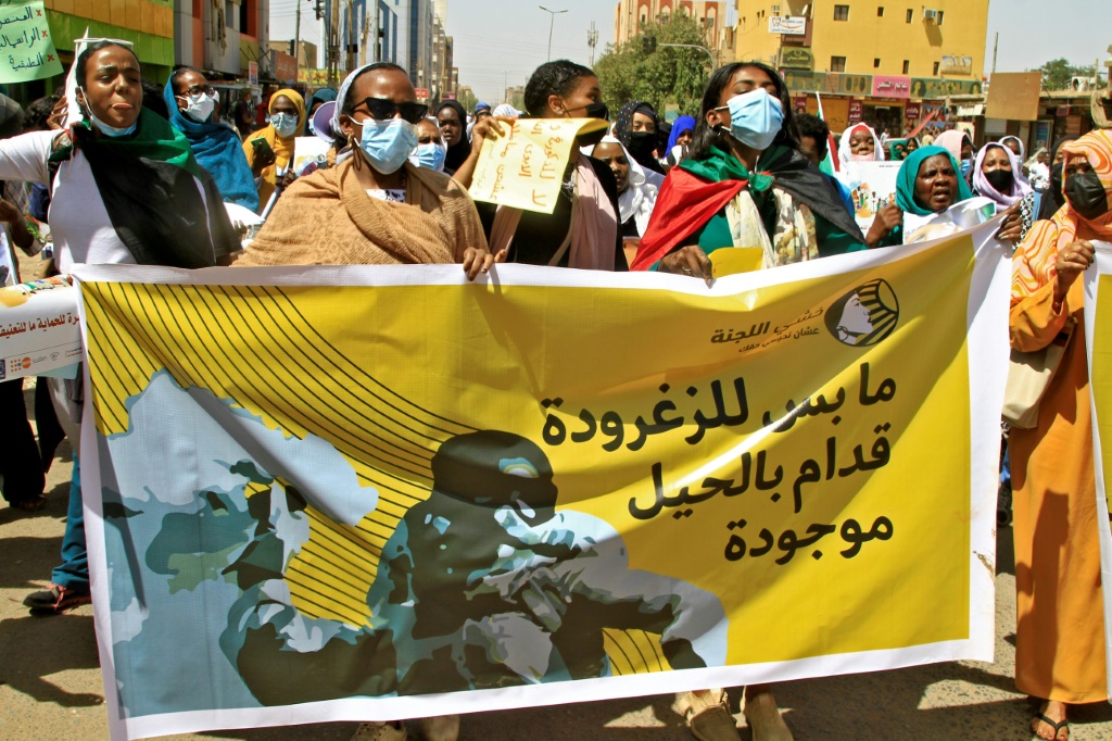 تظاهرة في اليوم العالمي للمرأة في الخرطوم في 8 آذار/مارس 2022 (ا ف ب)