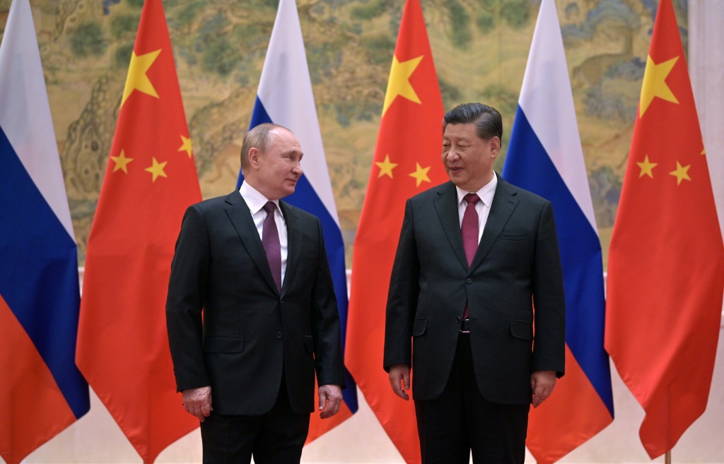 الرئيسان الروسي فلاديمير بونين، ونظيره الصيني جين بينغ (ا ف ب) 