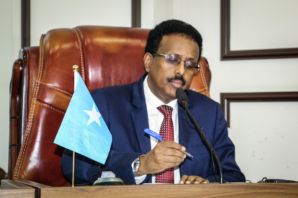 تأخرت الانتخابات لتعيين خلف للرئيس محمد عبد الله محمد ، المعروف باسمه المستعار فرماجو ، منذ أكثر من عام (أ ف ب)