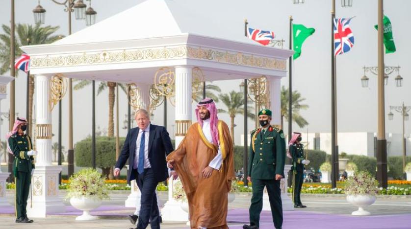 ولي العهد السعودي الأمير محمد بن سلمان لدى استقباله رئيس وزراء بريطانيا بوريس جونسون (واس)