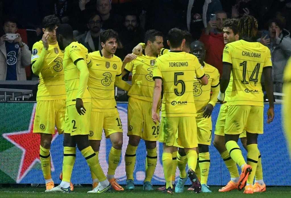 لاعبو تشلسي الانكليزي يحتفلون بهز شباك مضيفه ليل الفرنسي (2-1) في اياب ثمن نهائي مسابقة دوري أبطال أوروبا في كرة القدم في 16 آذار/مارس 2022 (ا ف ب)