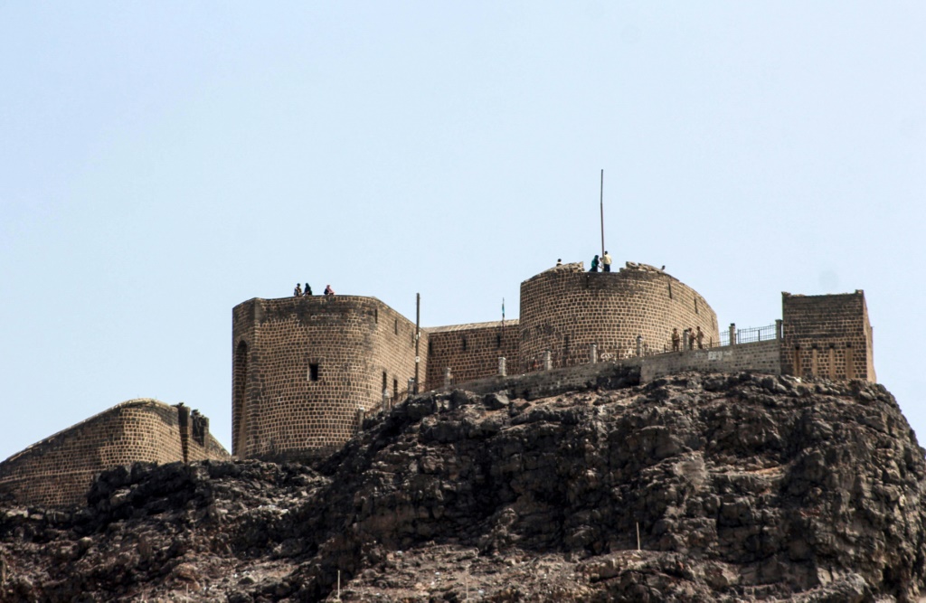 قلعة صيرة التي تشرف على ميناء عدن في جنوب اليمن في 24 شباط/فبراير 2022 (ا ف ب)