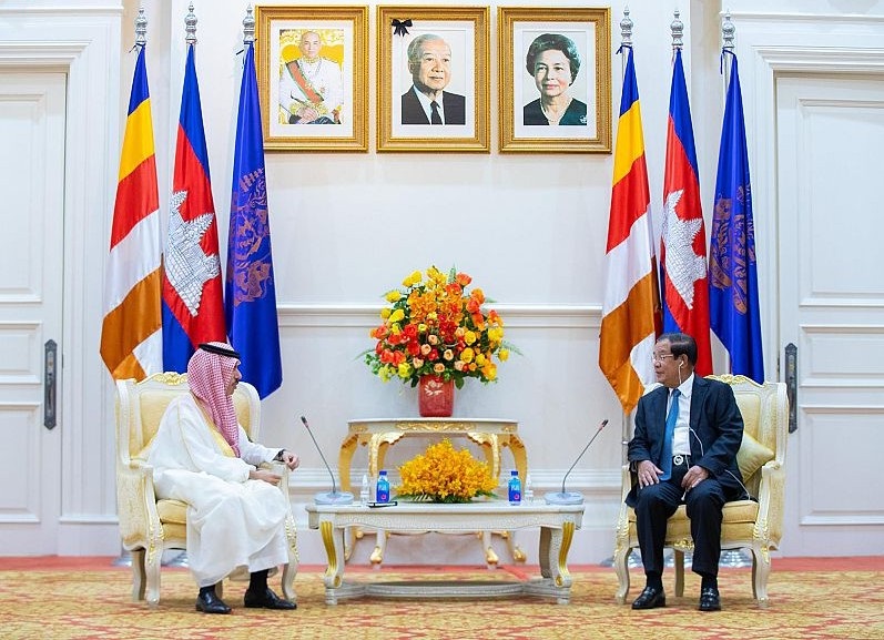 وزير الخارجية السعودي مع وزير الخارجية الكمبودي - قنا