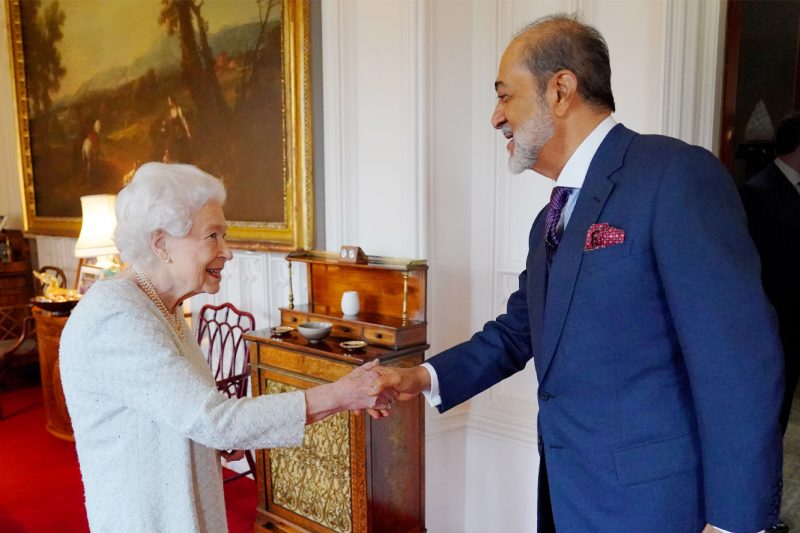 سلطان عمان مع ملكة بريطانيا  في زيارة سابقة- الصورة من موقع وزارة الخارجية العمانية