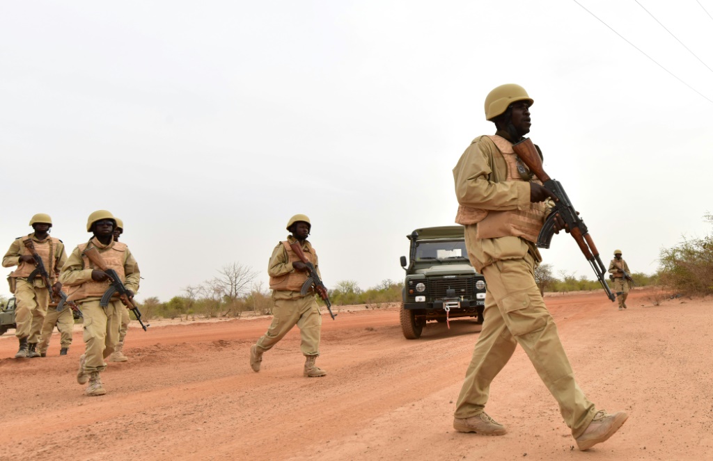 جنود من بوركينا فاسو خلال تدريبات في معسكر تدريب قرب واغادوغو في 13 نيسان/ابريل 2018(ا ف ب)