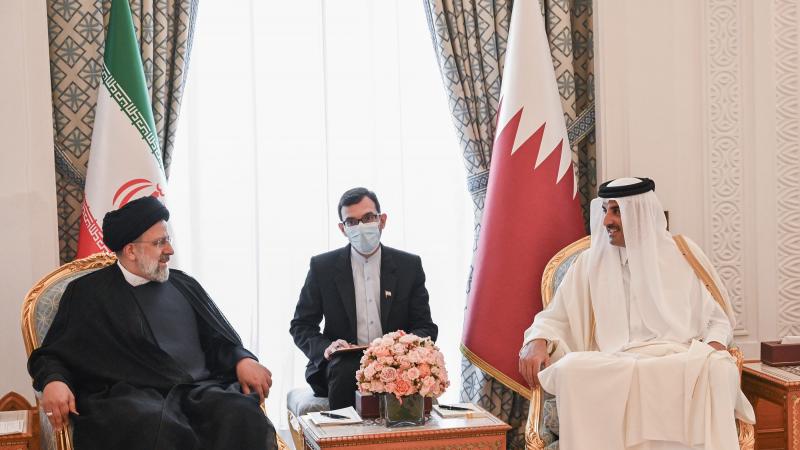 أمير قطر الشيخ تميم بن حمد آل ثاني وإبراهيم رئيسي رئيس جمهورية ايران الاسلامية (الصورة من الديوان الأميري القطري)