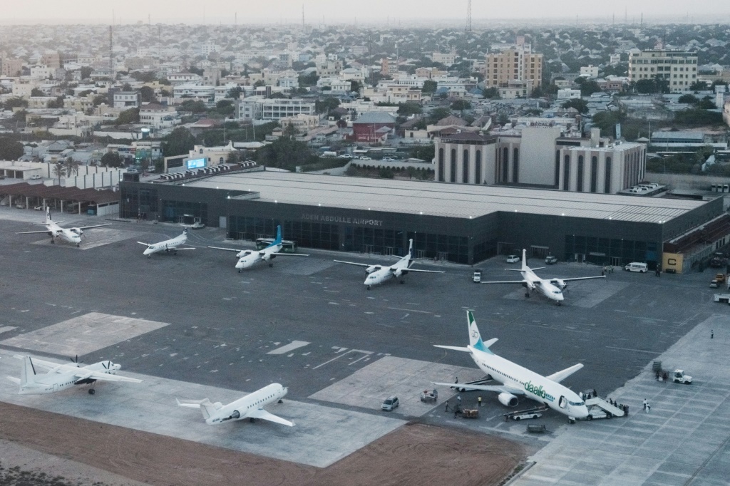 صورة جوية لمطار آدم عدي الدولي في مقديشو في الصومال في 12 شباط/فبراير 2022 (أ ف ب)