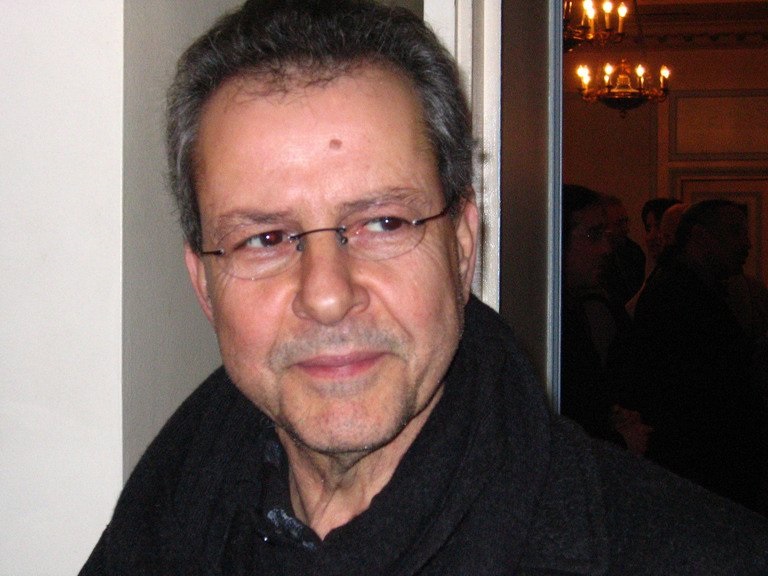 السينمائي الجزائري مرزاق علواش في باريس في الرابع من شباط/فبراير 2005 (ا ف ب)