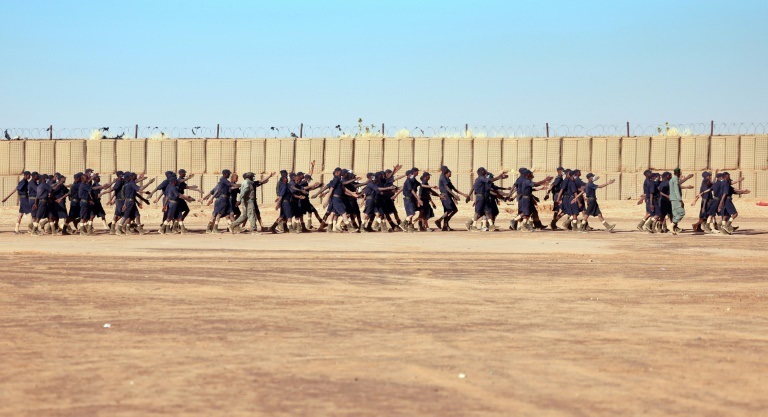 جنود ماليون في معسكر تدريبي في ميناكا في السابع من كانون الأول/ديسمبر 2021 (ا ف ب)