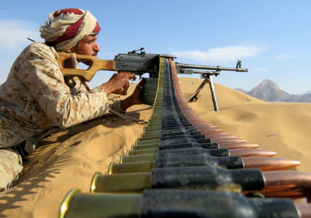 مقاتل يمني موال للحكومة على خط المواجهة في مأرب في نوفمبر / تشرين الثاني (أ ف ب)